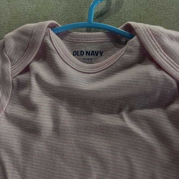 Old Navy 4 piece onesie set bundle - Picture 5 of 8